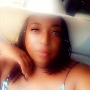 Meet your Posher, Mona